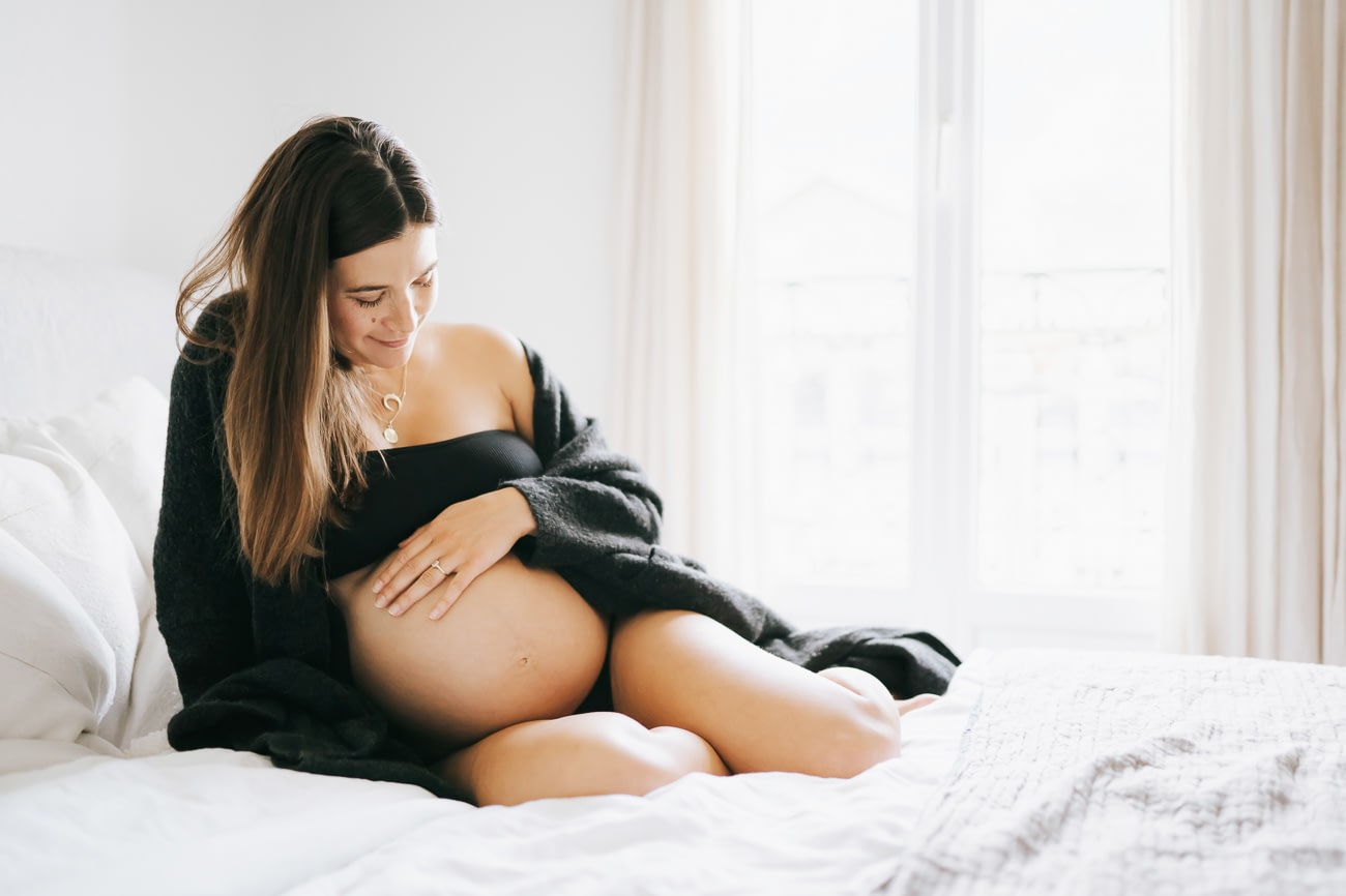 Séance photo lifestyle grossesse femme enceinte paris-33